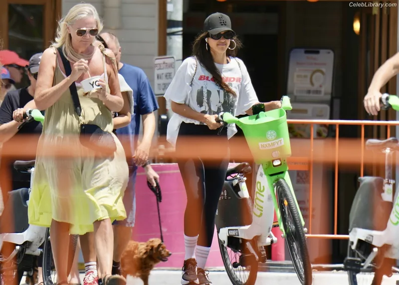 Jessica Alba photo 9 of 1748