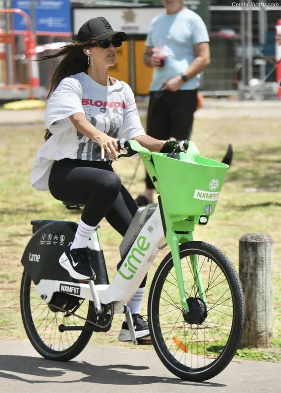 Jessica Alba photo 14 of 1748