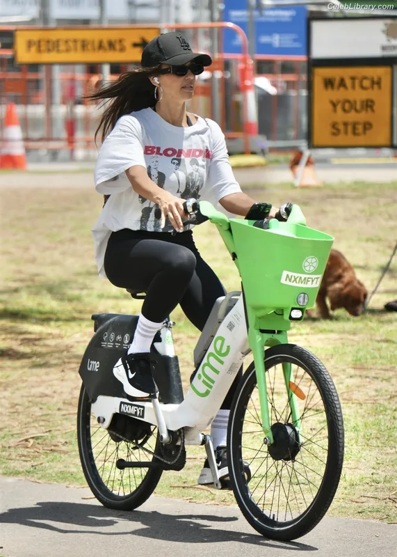 Jessica Alba photo 16 of 1748