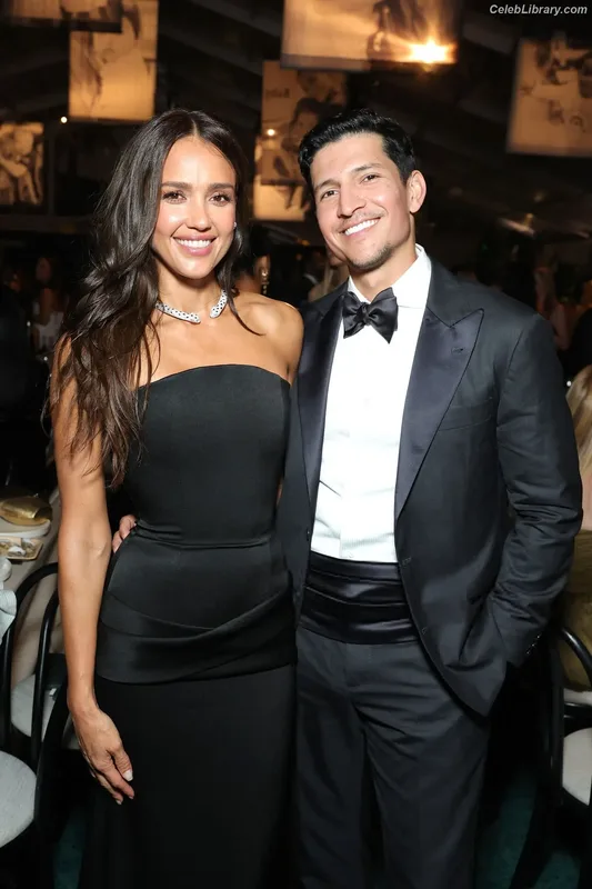 Jessica Alba photo 12 of 1748