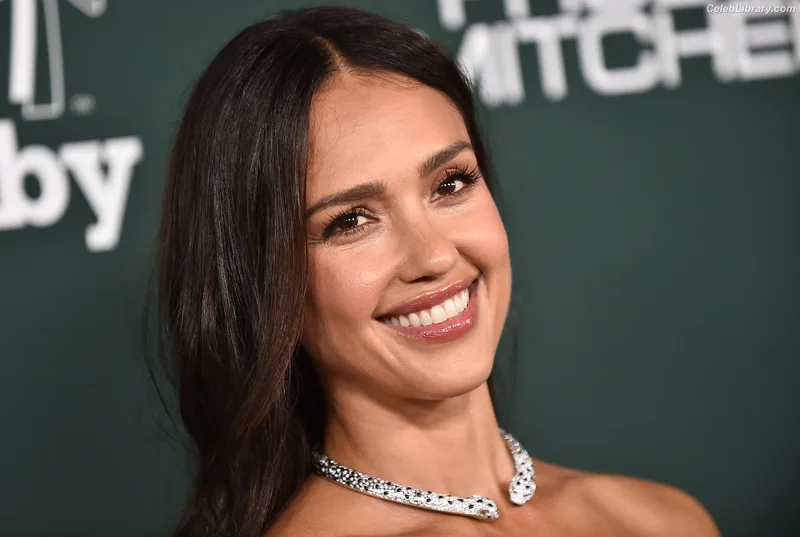 Jessica Alba photo 1 of 1748