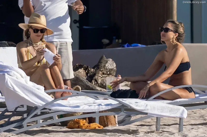 Jessica Alba photo 4 of 1748