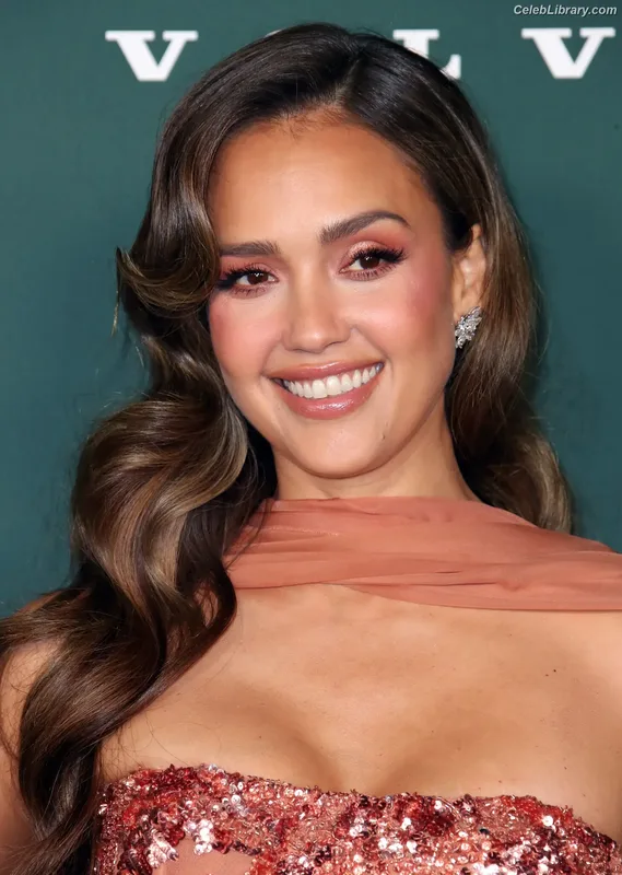 Jessica Alba photo 12 of 1748