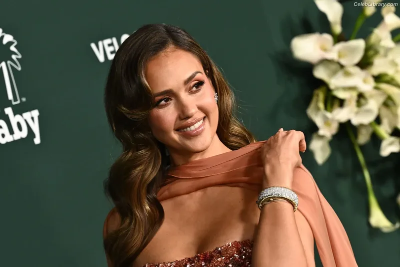 Jessica Alba photo 3 of 1748