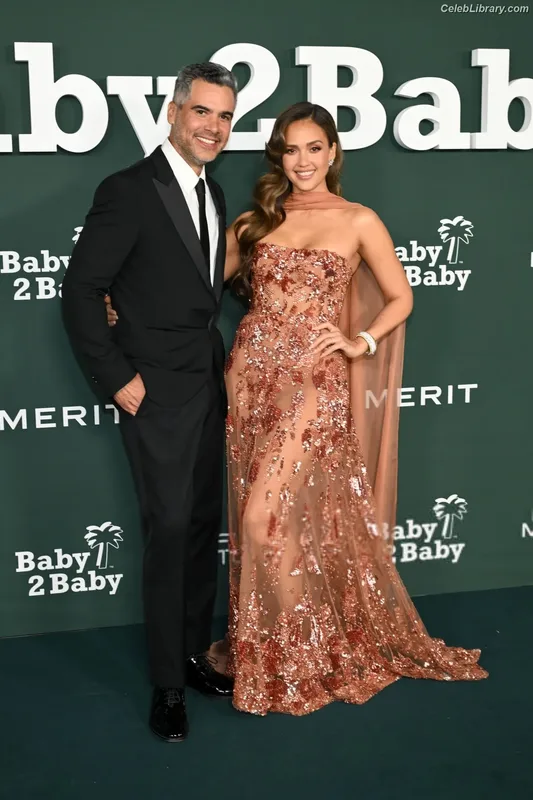 Jessica Alba photo 7 of 1748