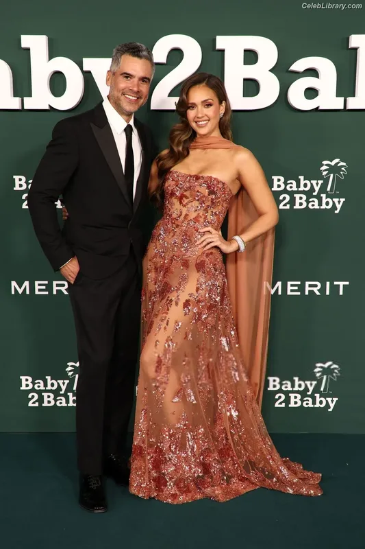 Jessica Alba photo 12 of 1748