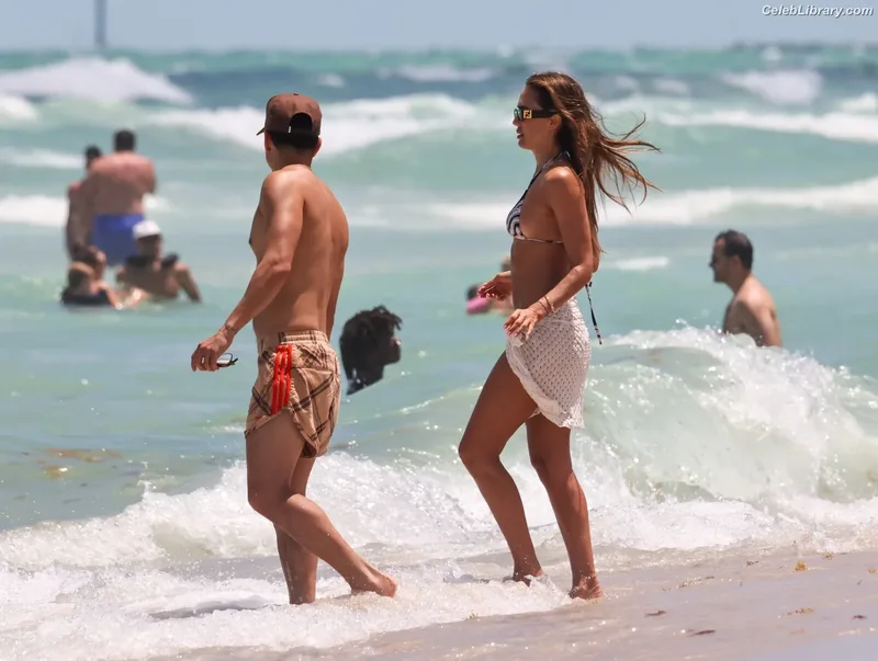 Jessica Alba photo 13 of 1748