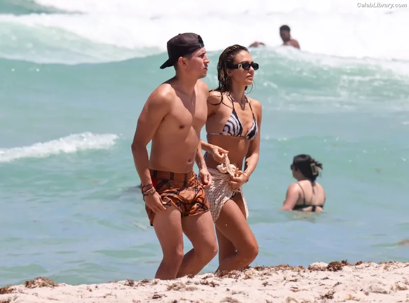 Jessica Alba photo 3 of 1748