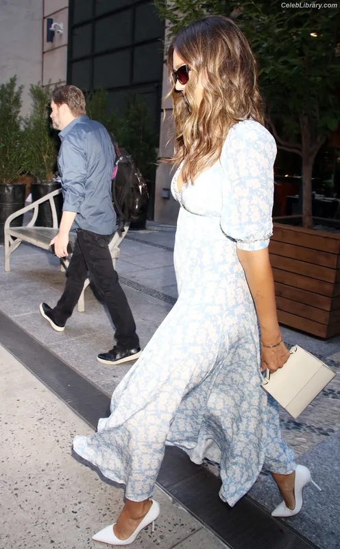 Jessica Alba photo 16 of 1748