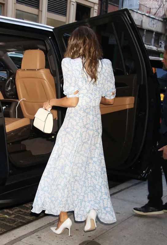 Jessica Alba photo 17 of 1748