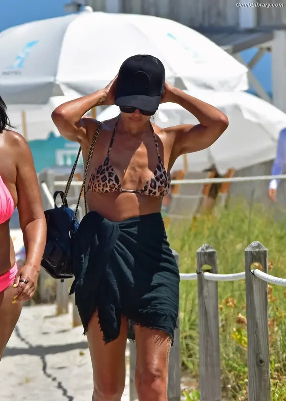 Jessica Alba photo 23 of 1748