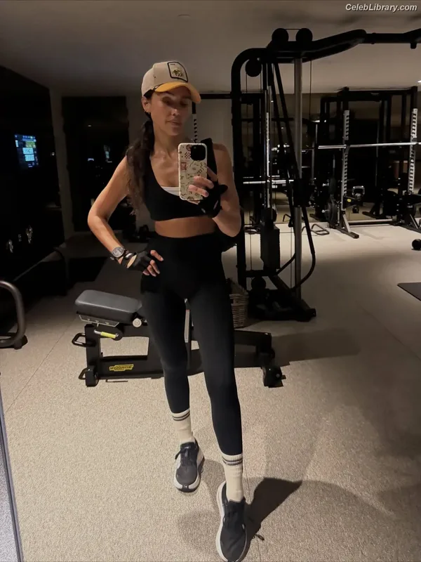 Jessica Alba photo 1 of 1748