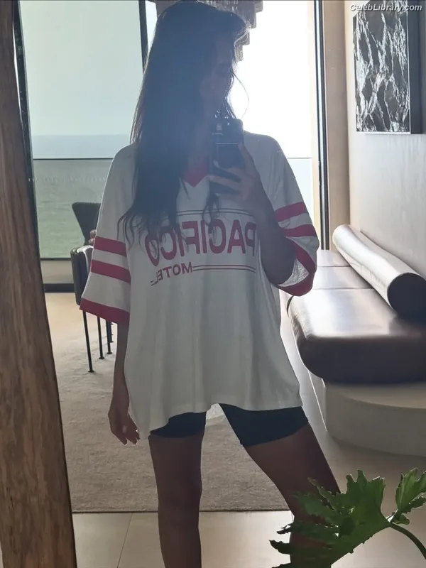 Jessica Alba photo 3 of 1748