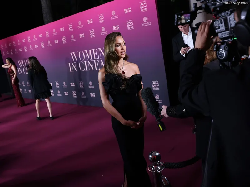Jessica Alba photo 21 of 1748