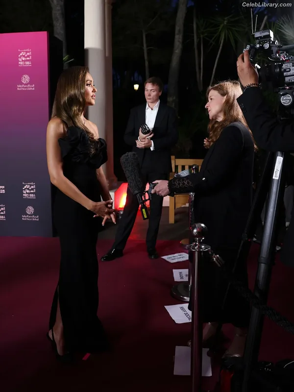 Jessica Alba photo 9 of 1748