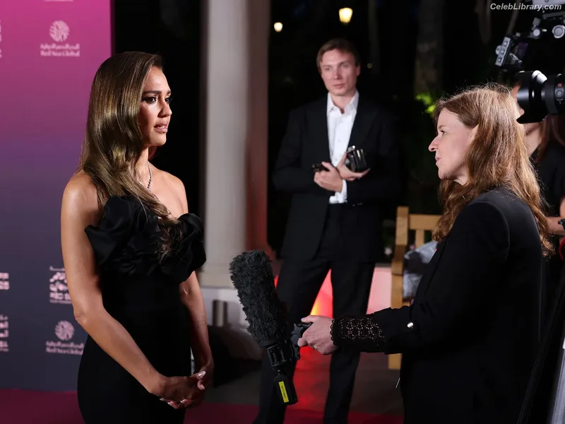 Jessica Alba photo 11 of 1748