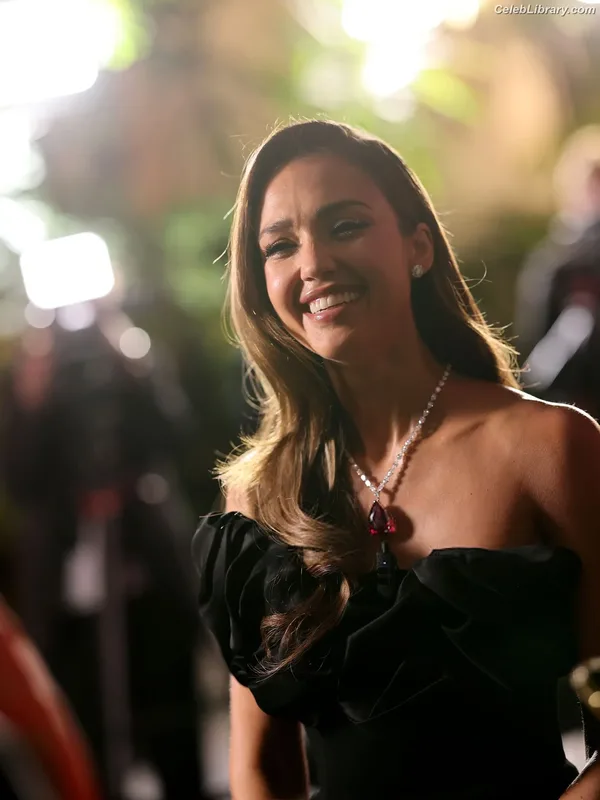Jessica Alba photo 15 of 1748