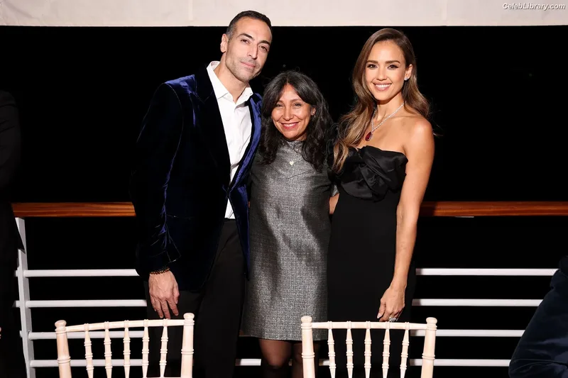 Jessica Alba photo 8 of 1748