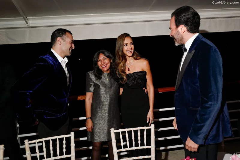 Jessica Alba photo 15 of 1748