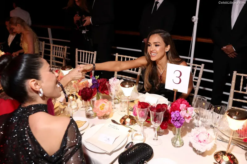 Jessica Alba photo 1 of 1748