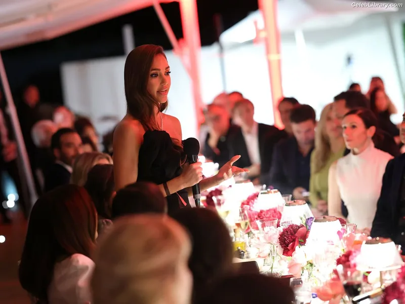 Jessica Alba photo 10 of 1748