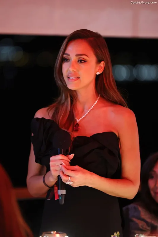 Jessica Alba photo 14 of 1748