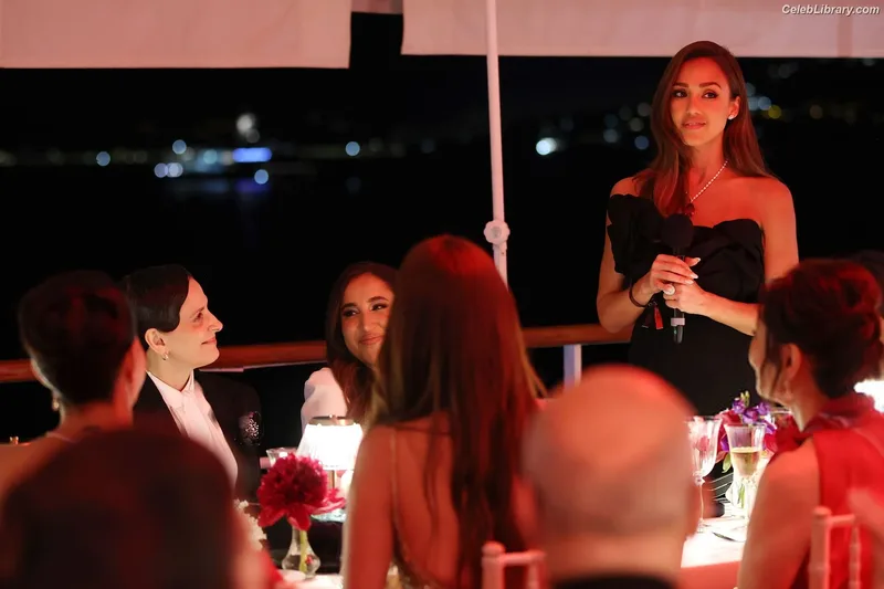 Jessica Alba photo 15 of 1748