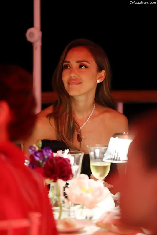Jessica Alba photo 19 of 1748