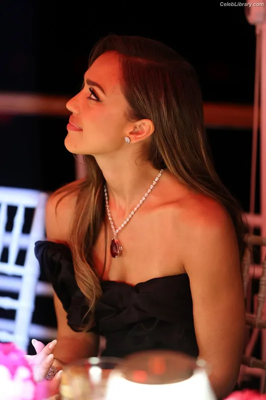 Jessica Alba photo 20 of 1748