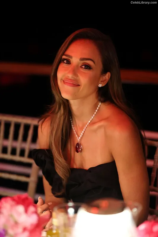 Jessica Alba photo 21 of 1748