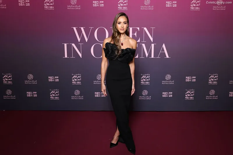 Jessica Alba photo 22 of 1748