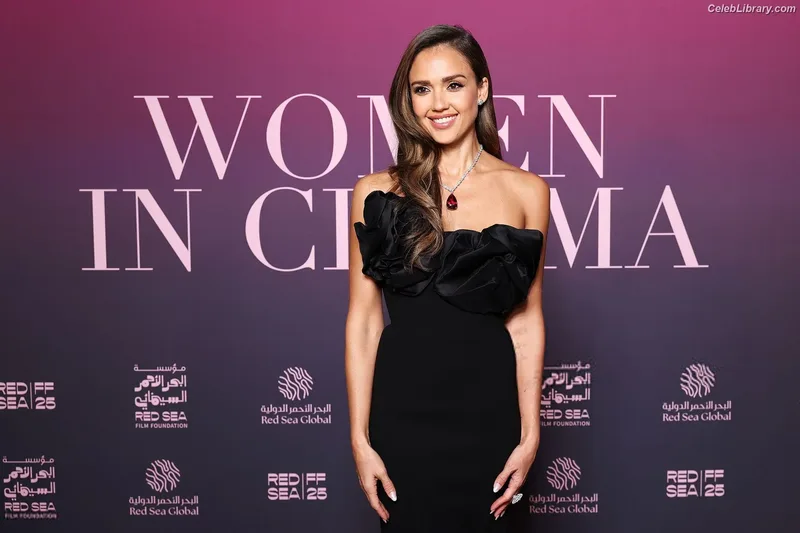 Jessica Alba photo 2 of 1748