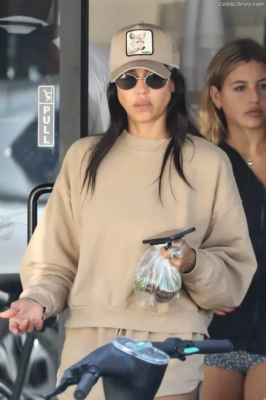 Jessica Alba photo 3 of 1748