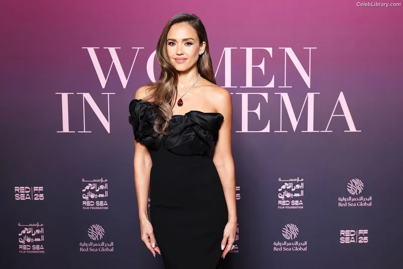 Jessica Alba photo 8 of 1748