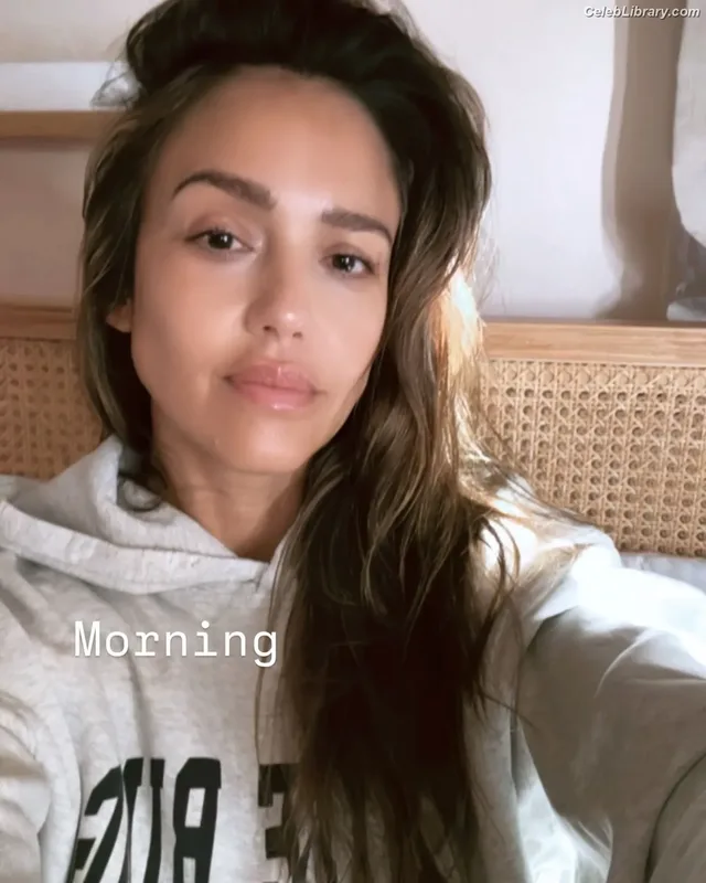 Jessica Alba photo 2 of 1748