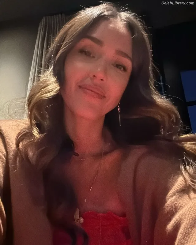 Jessica Alba photo 7 of 1748