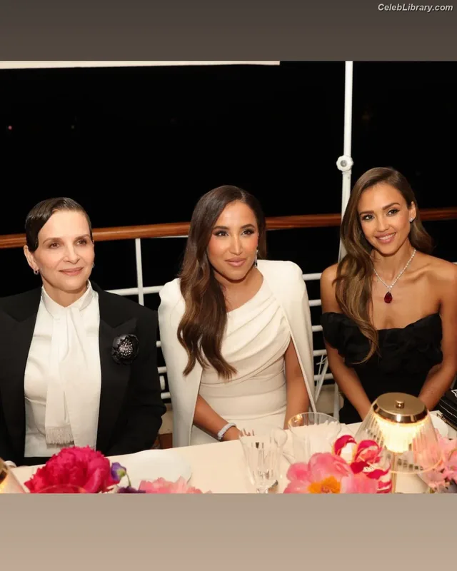 Jessica Alba photo 24 of 1748