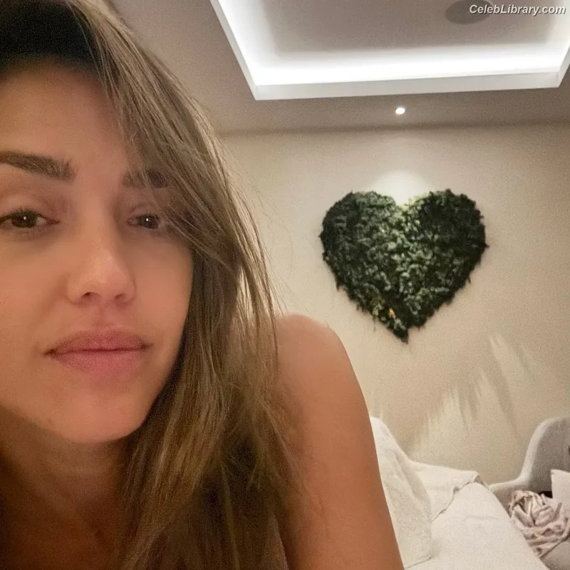 Jessica Alba photo 16 of 1748