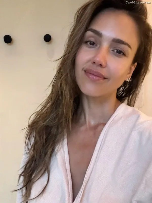 Jessica Alba photo 18 of 1748