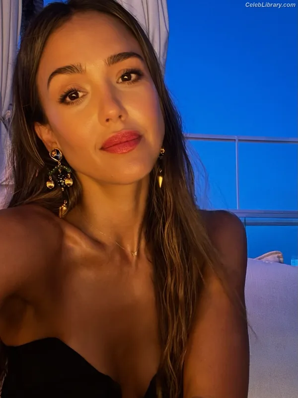 Jessica Alba photo 3 of 1748