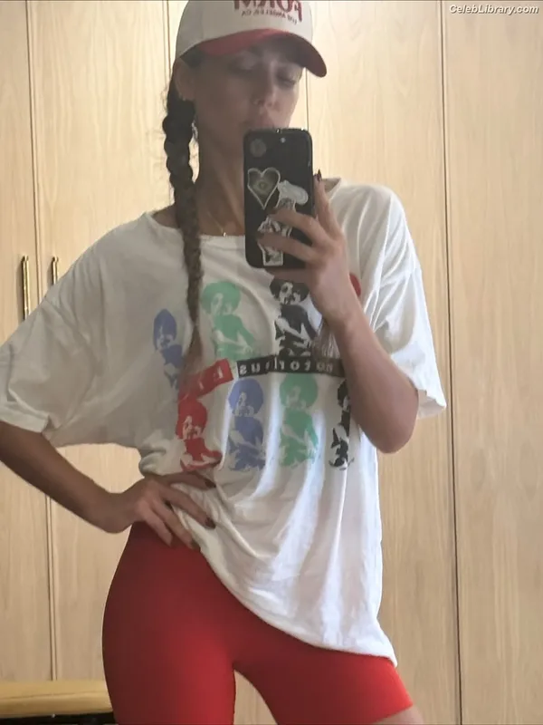 Jessica Alba photo 21 of 1748