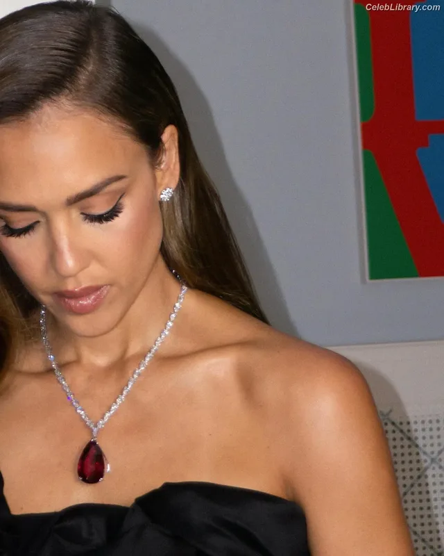 Jessica Alba photo 9 of 1748