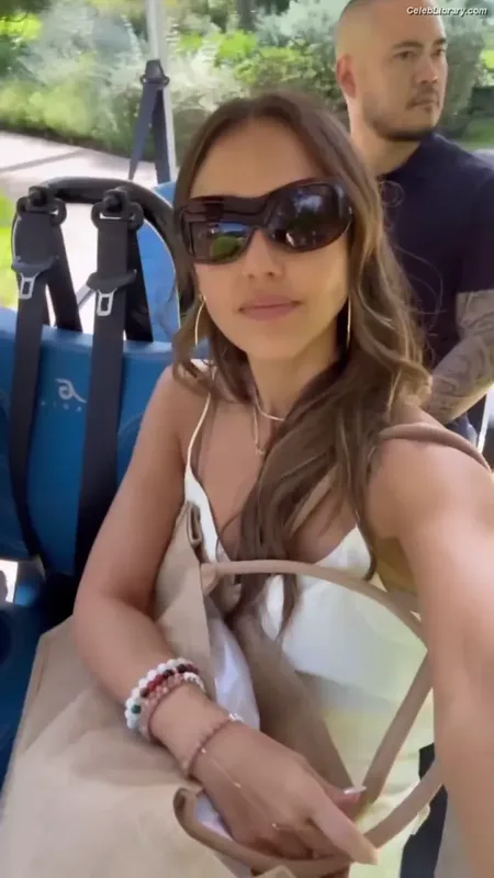 Jessica Alba photo 17 of 1748