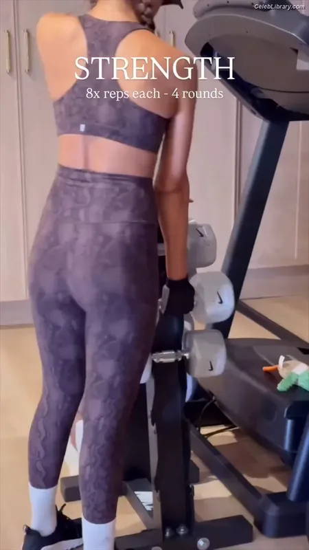 Jessica Alba photo 8 of 1748