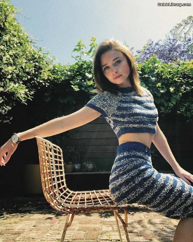 Jessica Barden photo 22 of 45