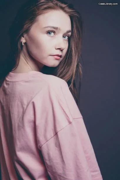 Jessica Barden photo 5 of 45