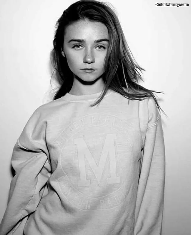 Jessica Barden photo 8 of 45