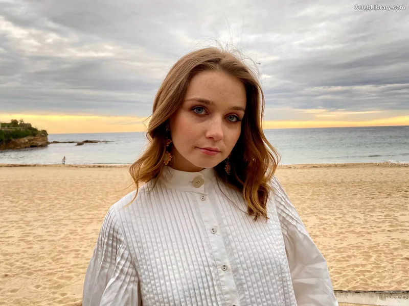Jessica Barden photo 10 of 45