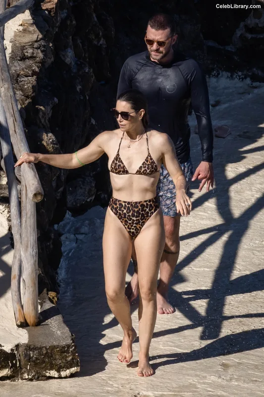 Jessica Biel photo 4 of 516