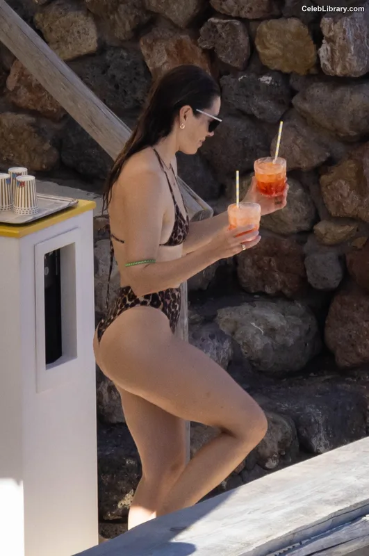 Jessica Biel photo 2 of 516